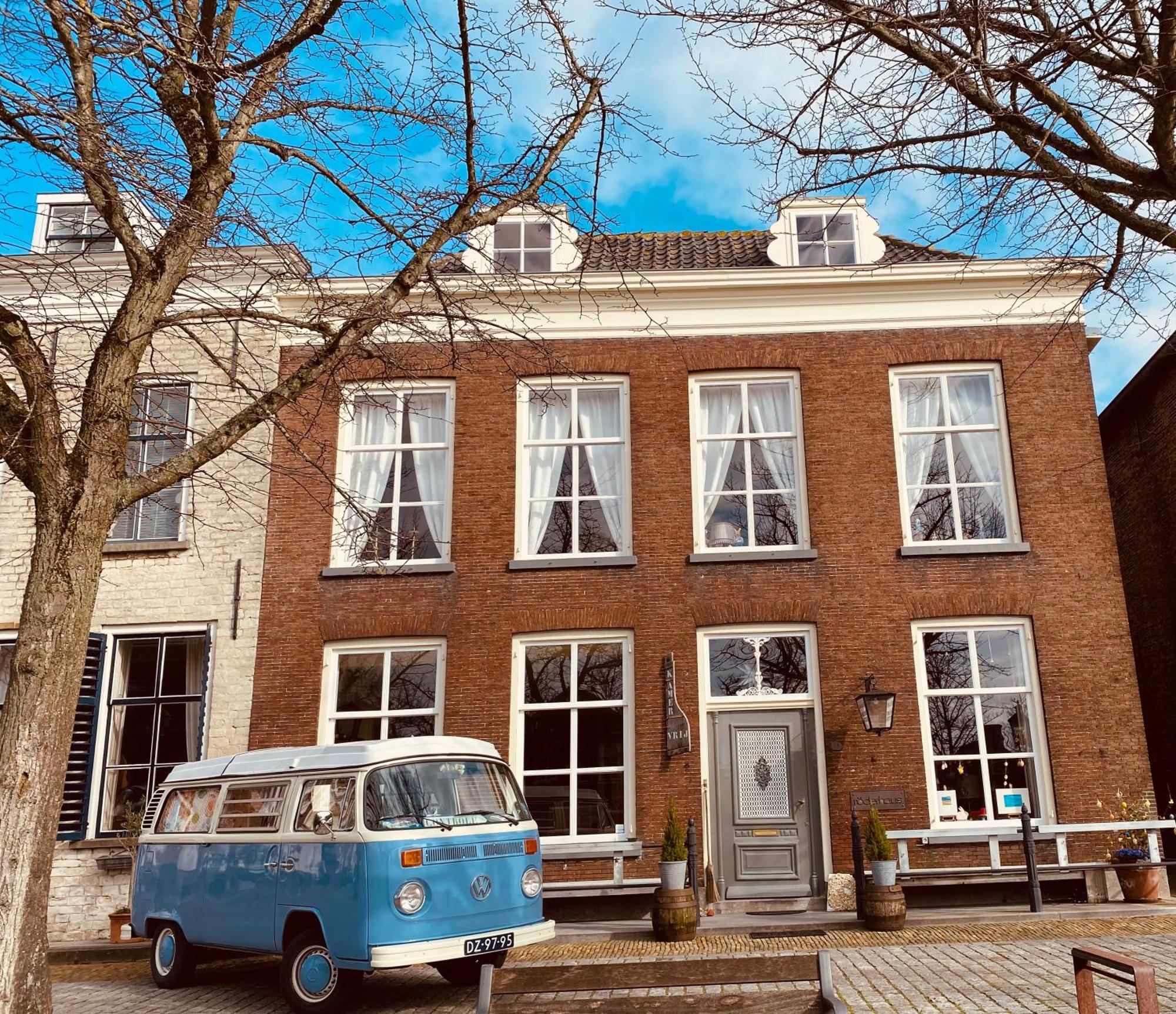 Caravan Stadstuin Goedereede Let Op De Badkamer Moet Met Andere Gasten Gedeeld Worden Luaran gambar